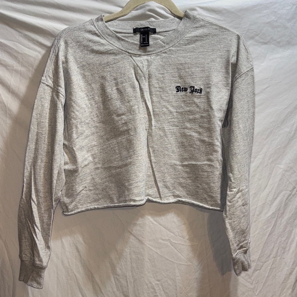 NWOT Forever 21 Light Gray Long Sleeve Crop Top